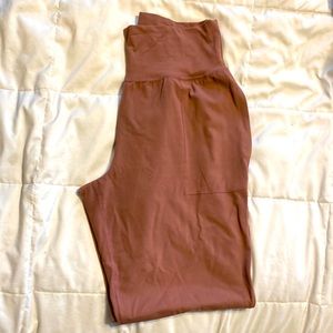 Like new soft Athleta salutation jogger in powervita